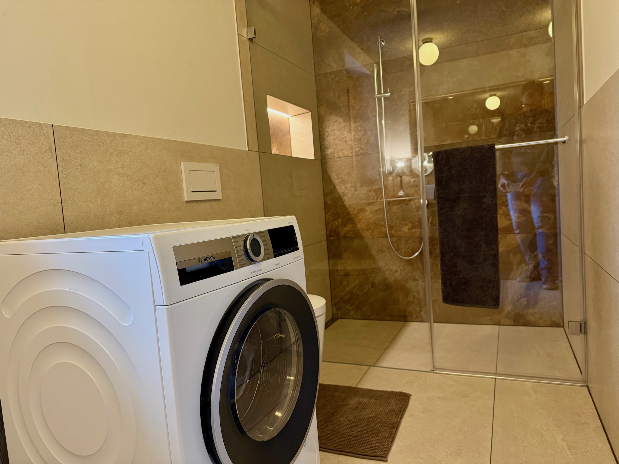 Bad mit Dusche und Waschmaschine il nido